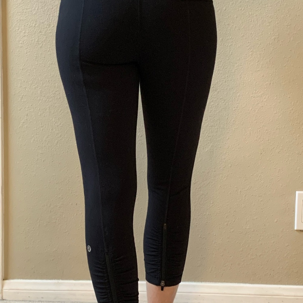 Lululemon Cropped Tights with Mesh/Zipper in Calf